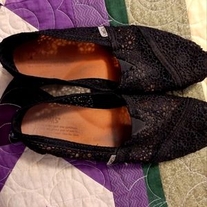 Black crochet TOMS size 9